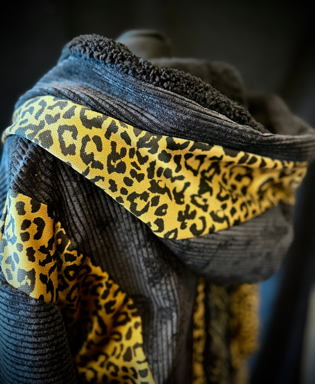 Cordjacke Schwarz Leo Tribal MTO
