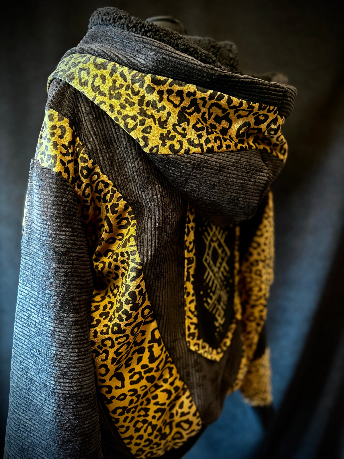 Cordjacke Schwarz Leo Tribal MTO