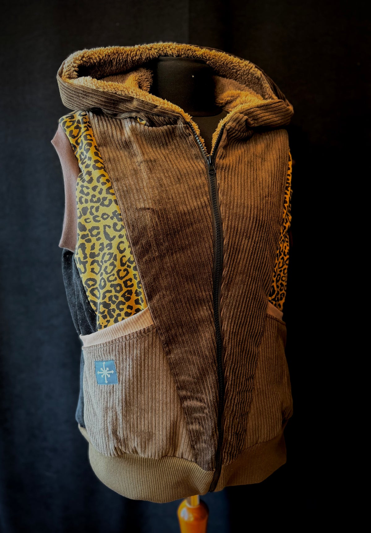 Cord Weste Braun Leo - Tribal Patch