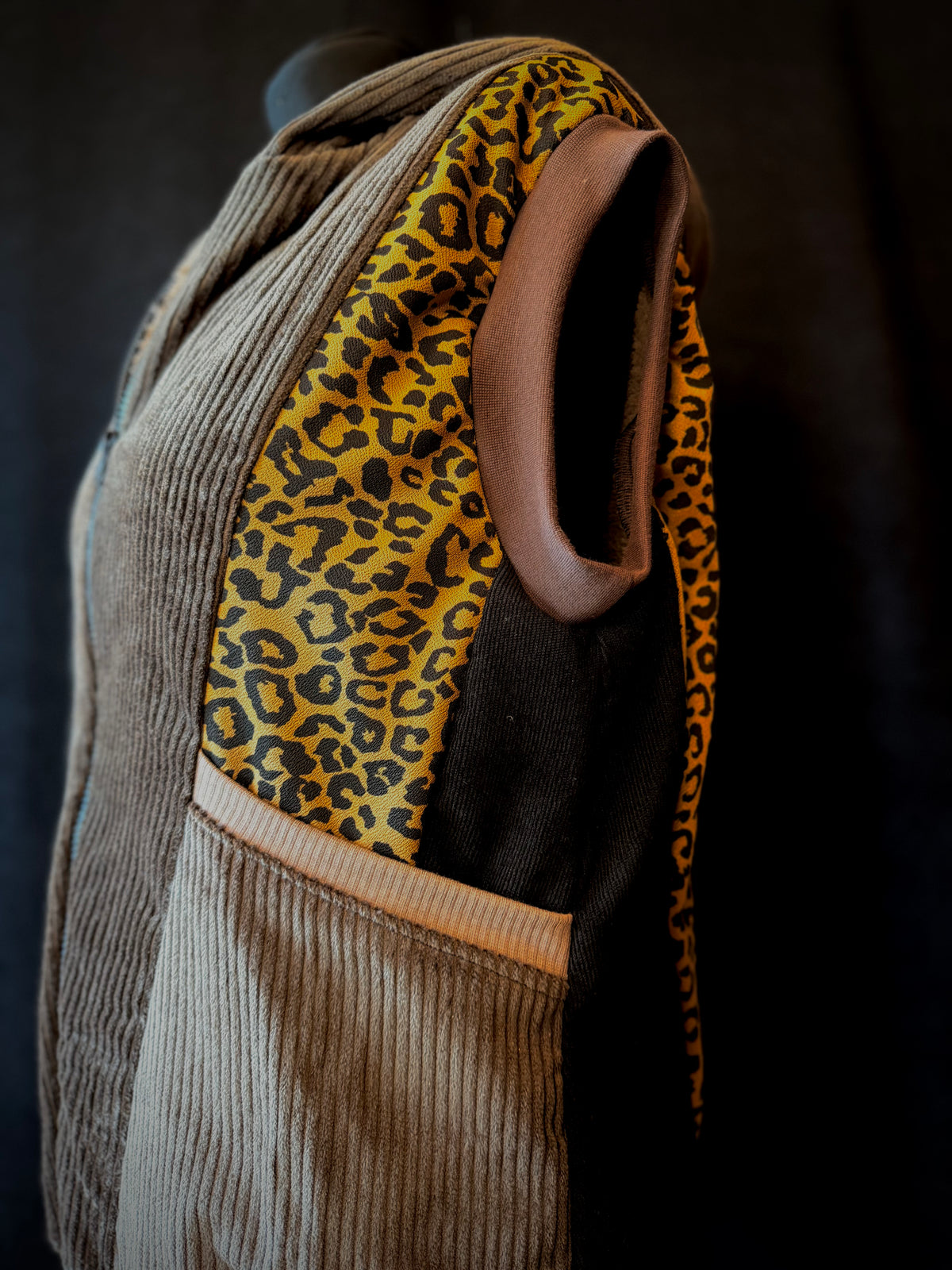 Cord Weste Braun Leo - Tribal Patch