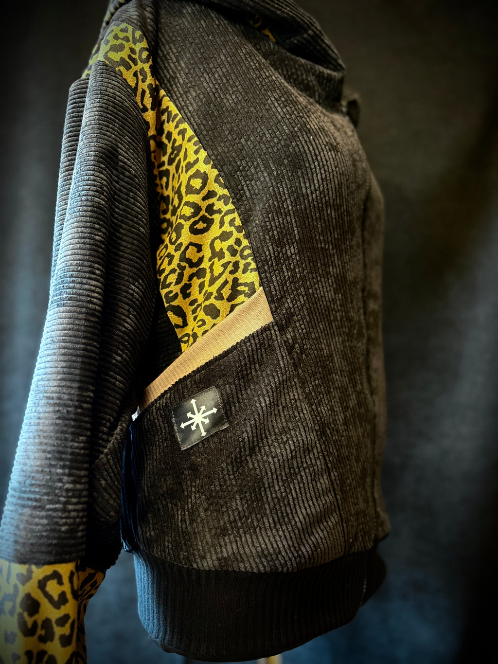 Cordjacke Schwarz Leo Tribal MTO