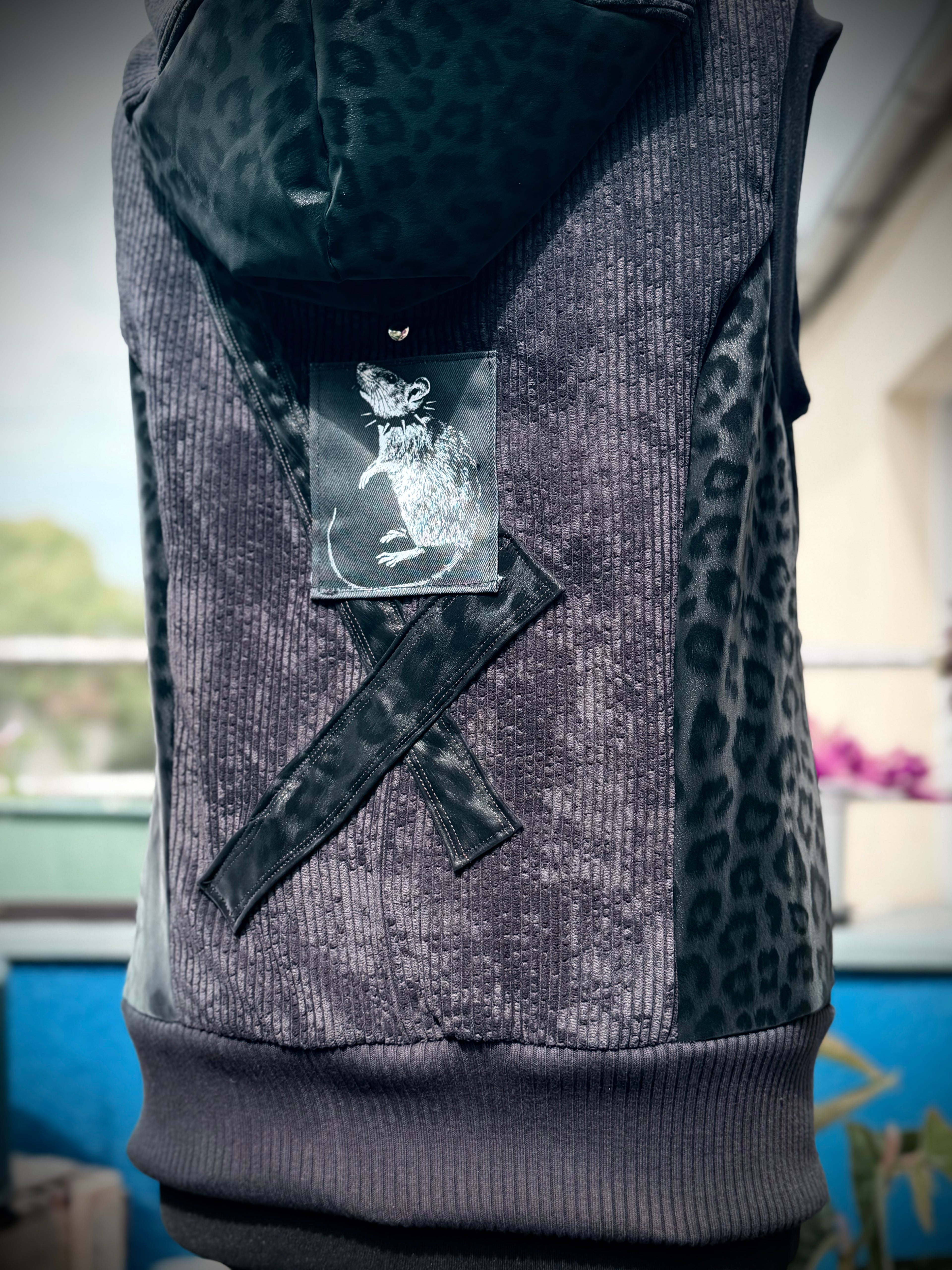 Cross Cord Weste black Leo - Chose your Patch