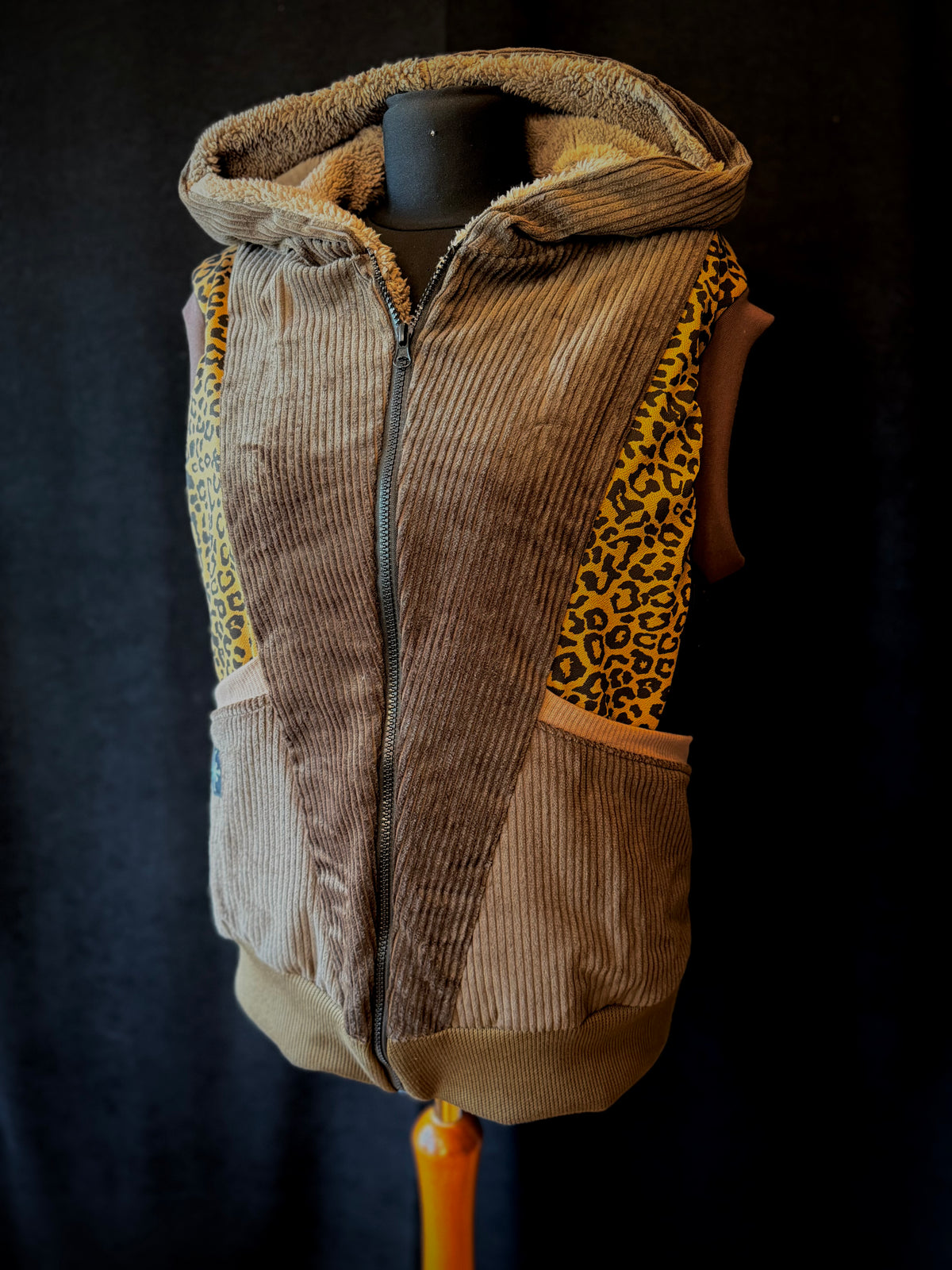 Cord Weste Braun Leo - Tribal Patch