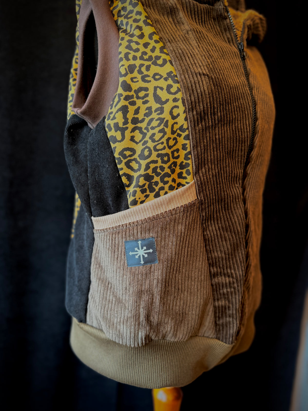 Cord Weste Braun Leo - Tribal Patch