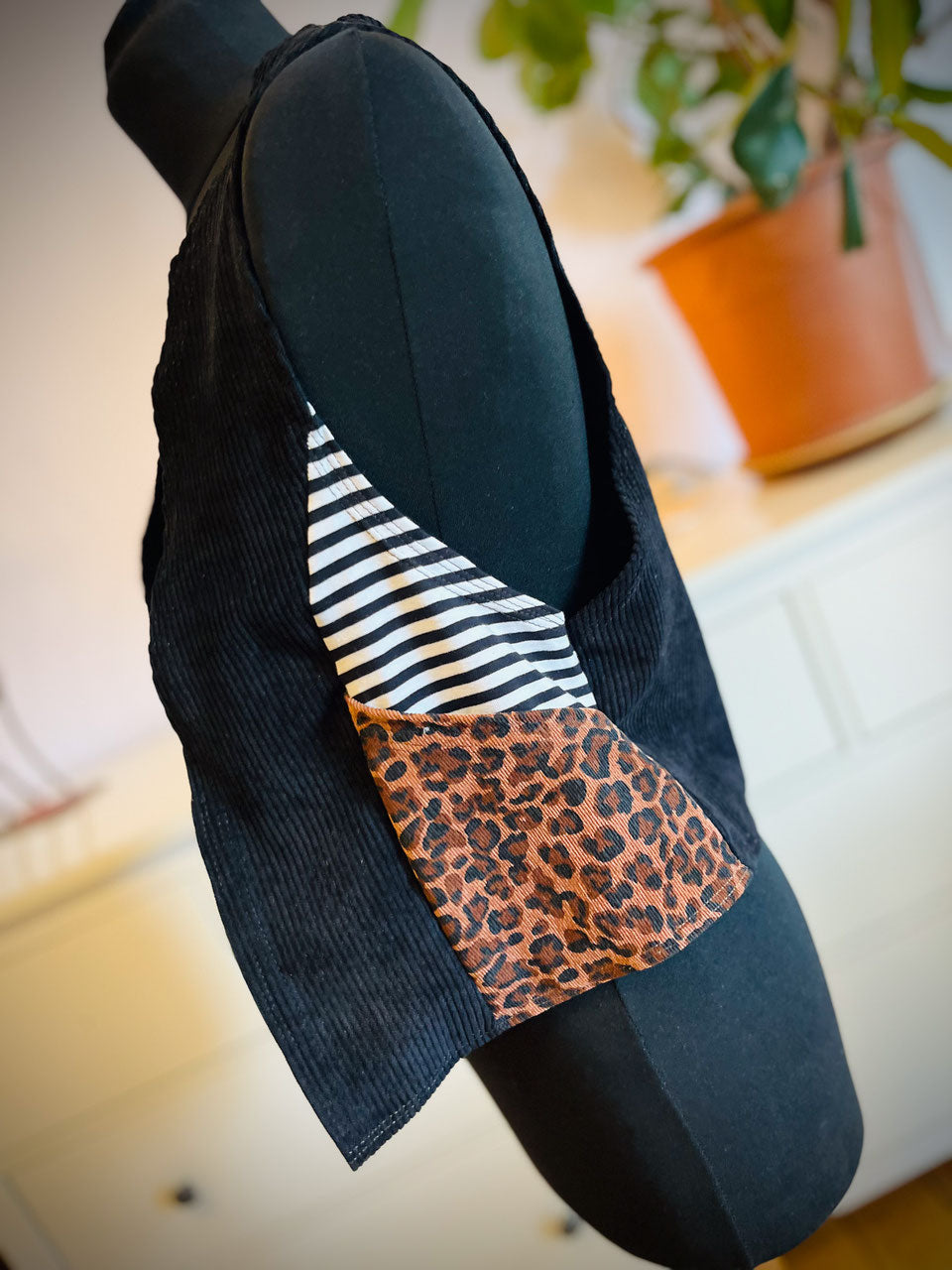 Süße Sommerveste / Cute Summer Vest Black/stripes/Leo Pocket