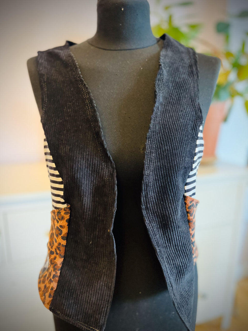 Süße Sommerveste / Cute Summer Vest Black/stripes/Leo Pocket