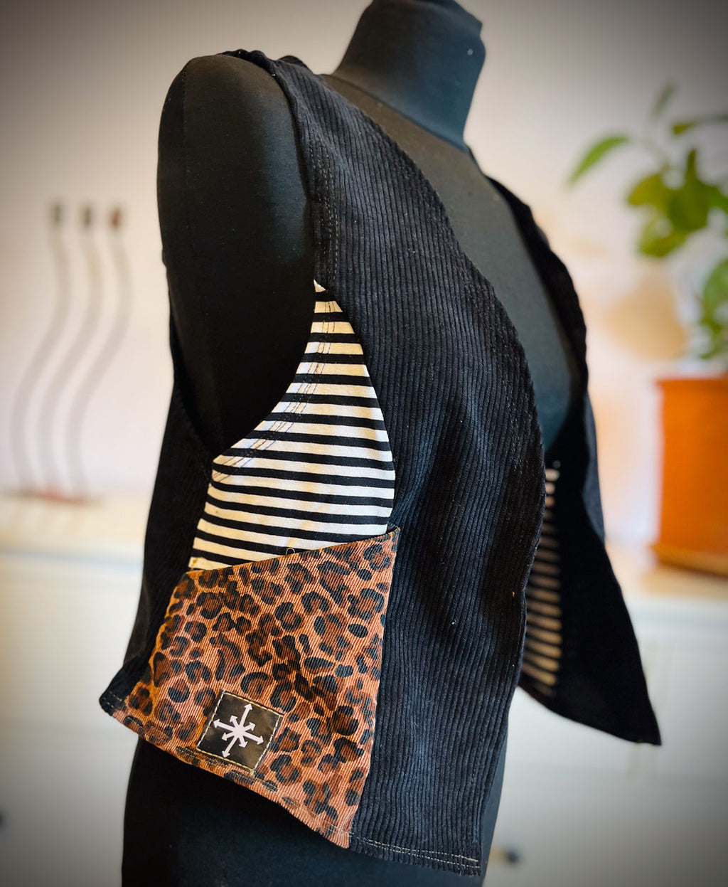 Süße Sommerveste / Cute Summer Vest Black/stripes/Leo Pocket