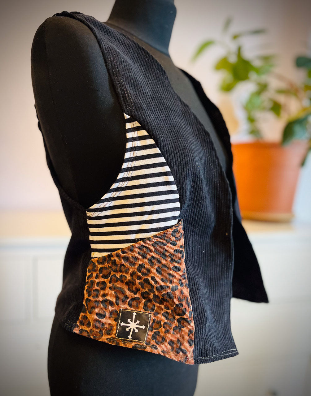 Süße Sommerveste / Cute Summer Vest Black/stripes/Leo Pocket