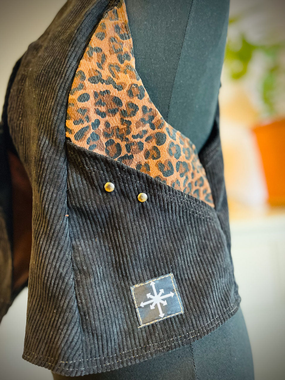 Sommerveste Schwarz Cord Leo Seitenteile