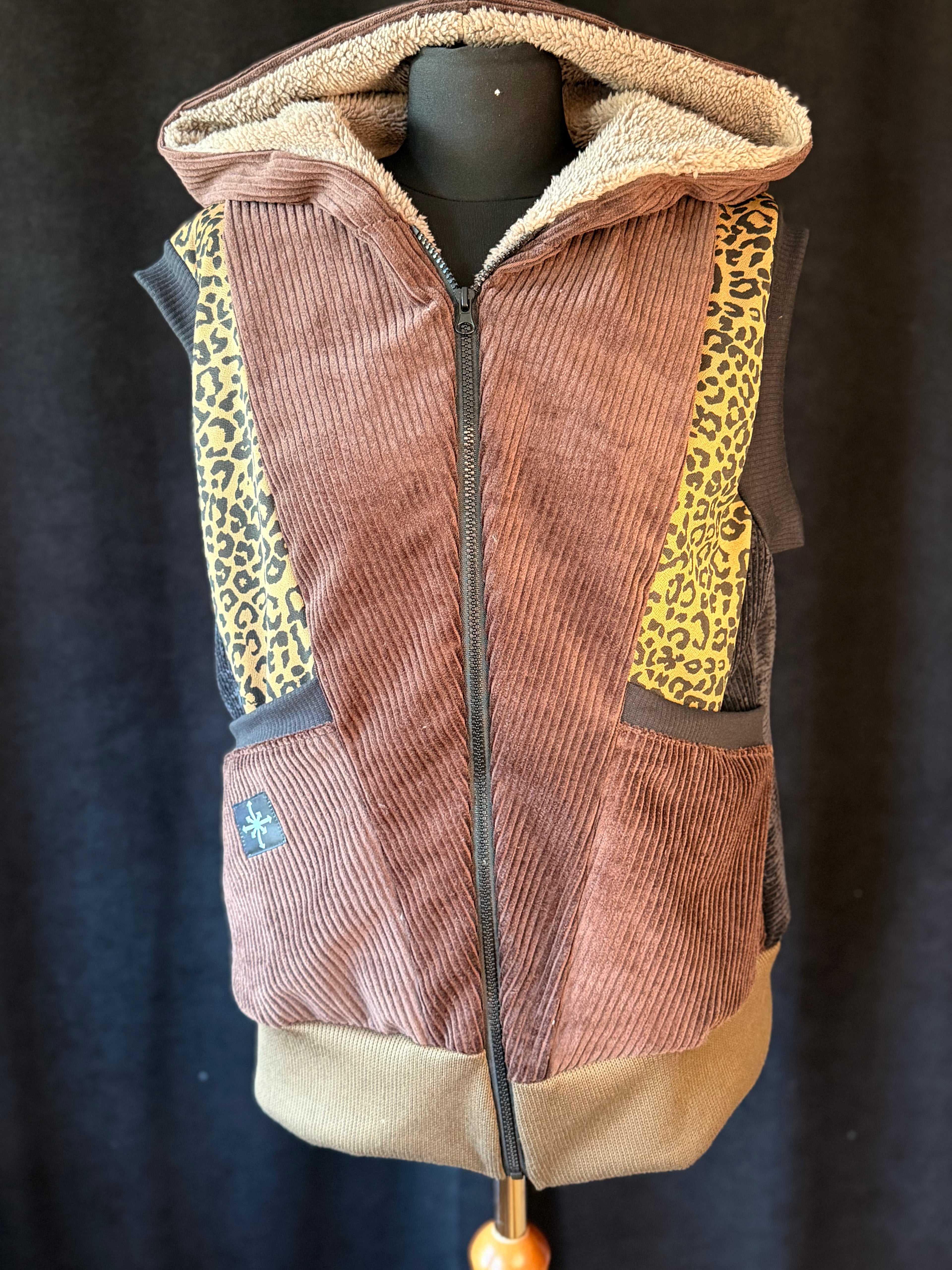 Cord Weste Braun Leo - Tribal Patch