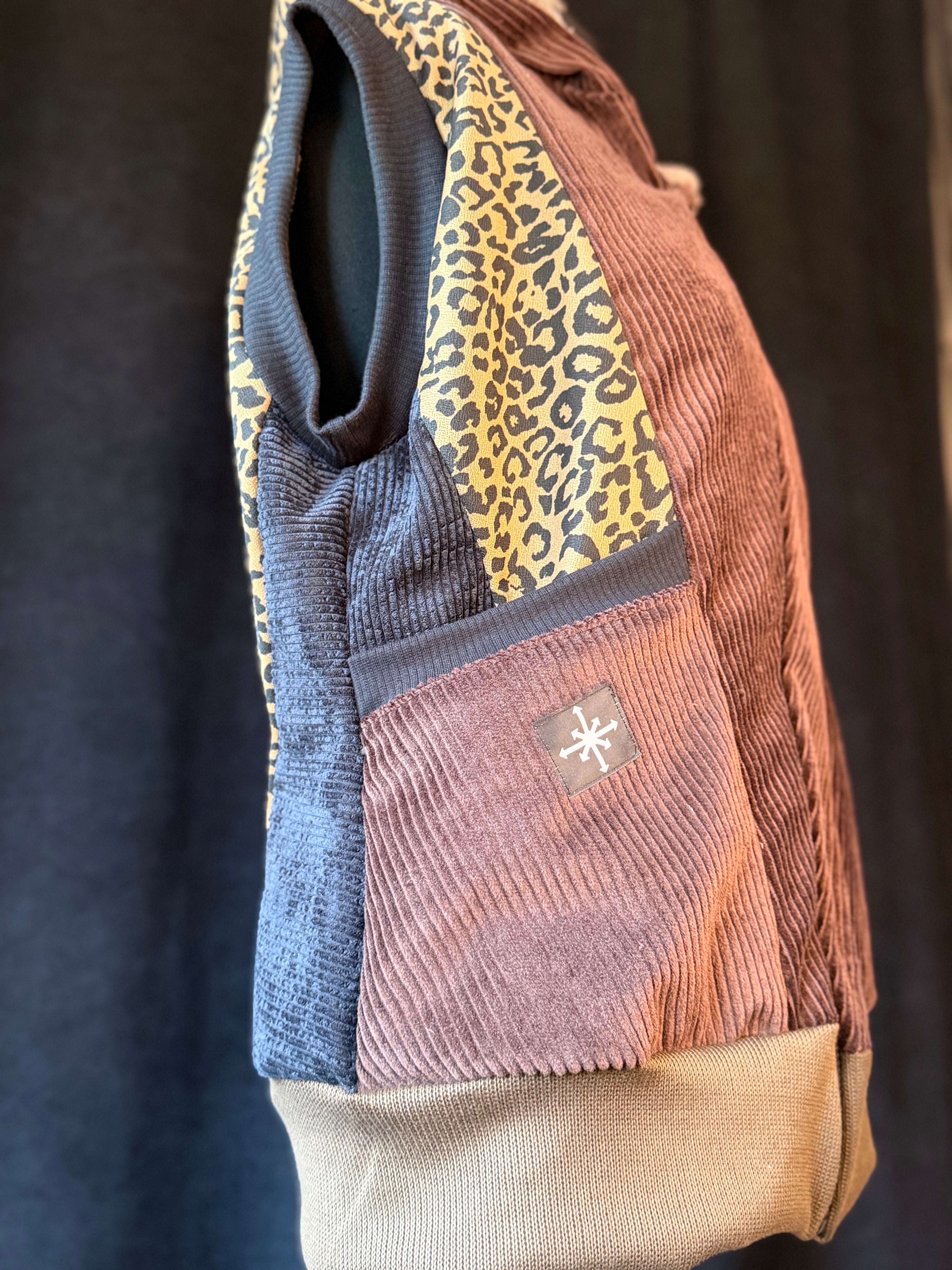 Cord Weste Braun Leo - Tribal Patch