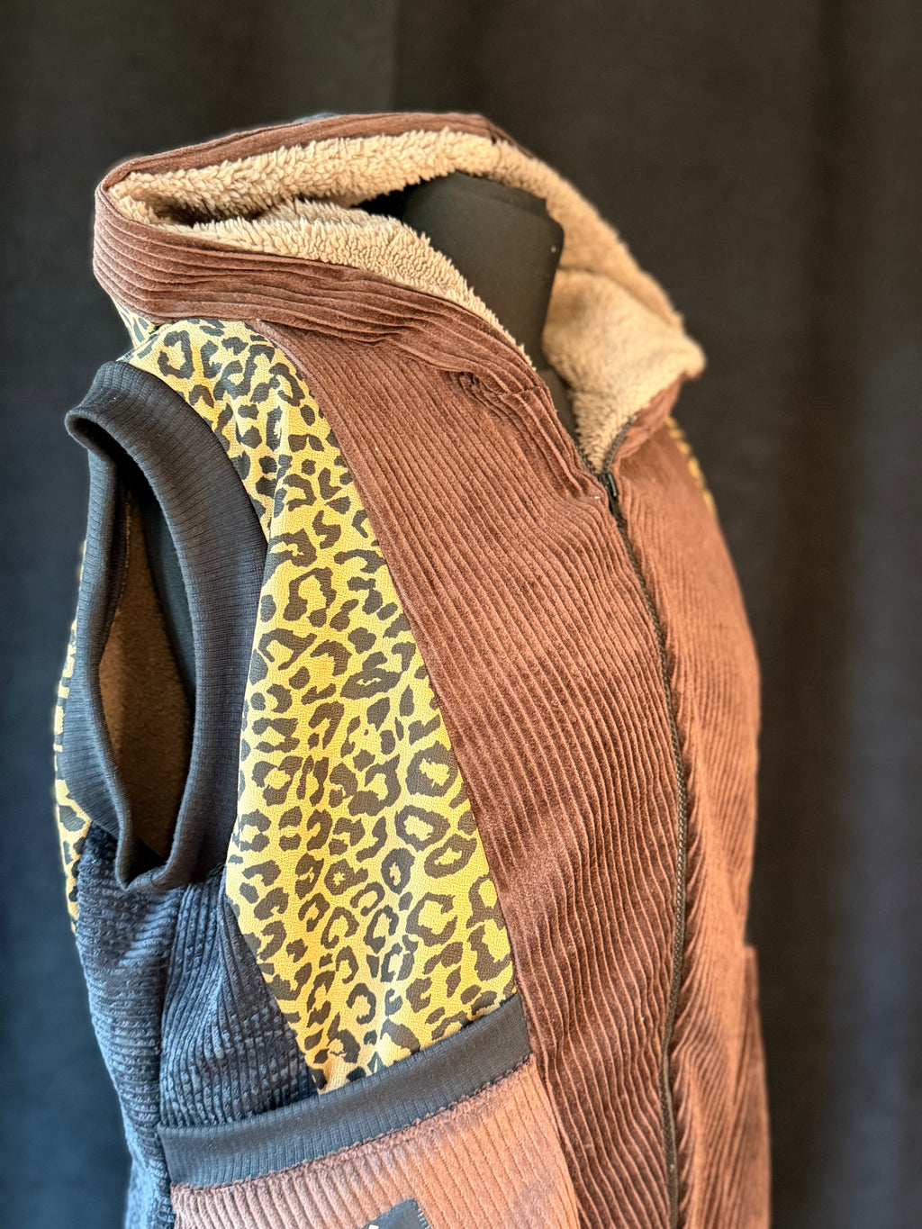 Cord Weste Braun Leo - Tribal Patch