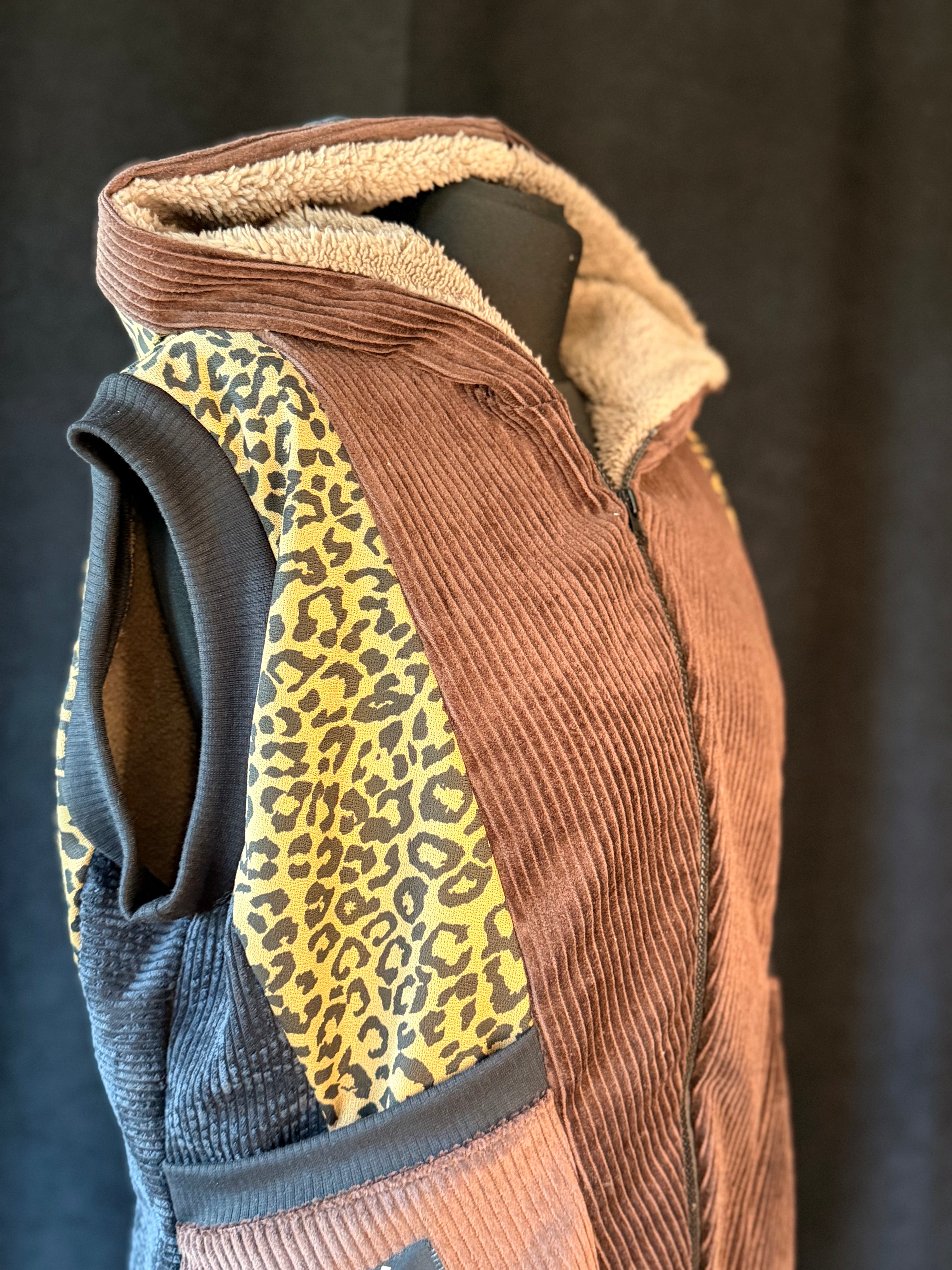 Cord Weste Braun Leo - Tribal Patch