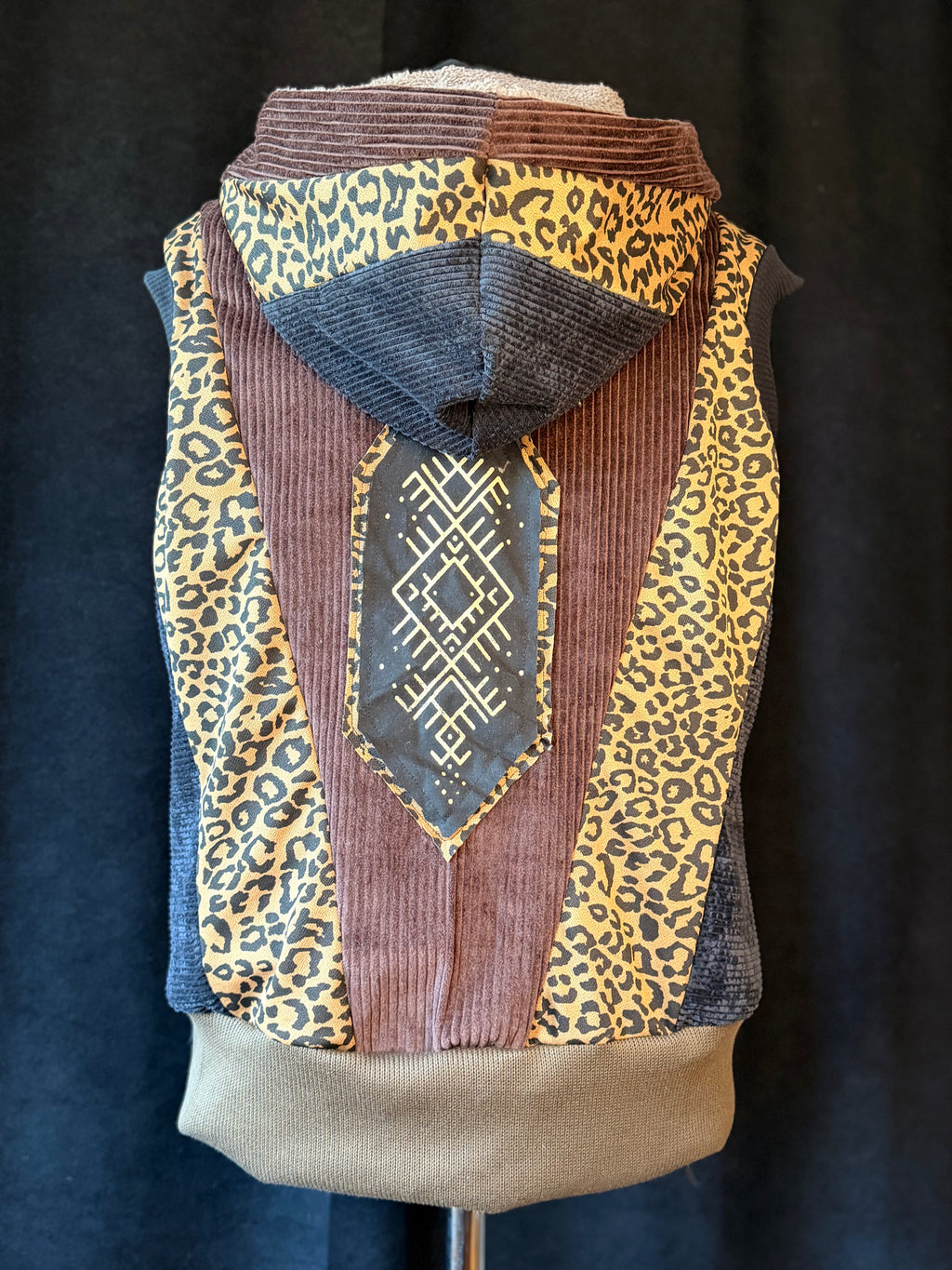 Cord Weste Braun Leo - Tribal Patch
