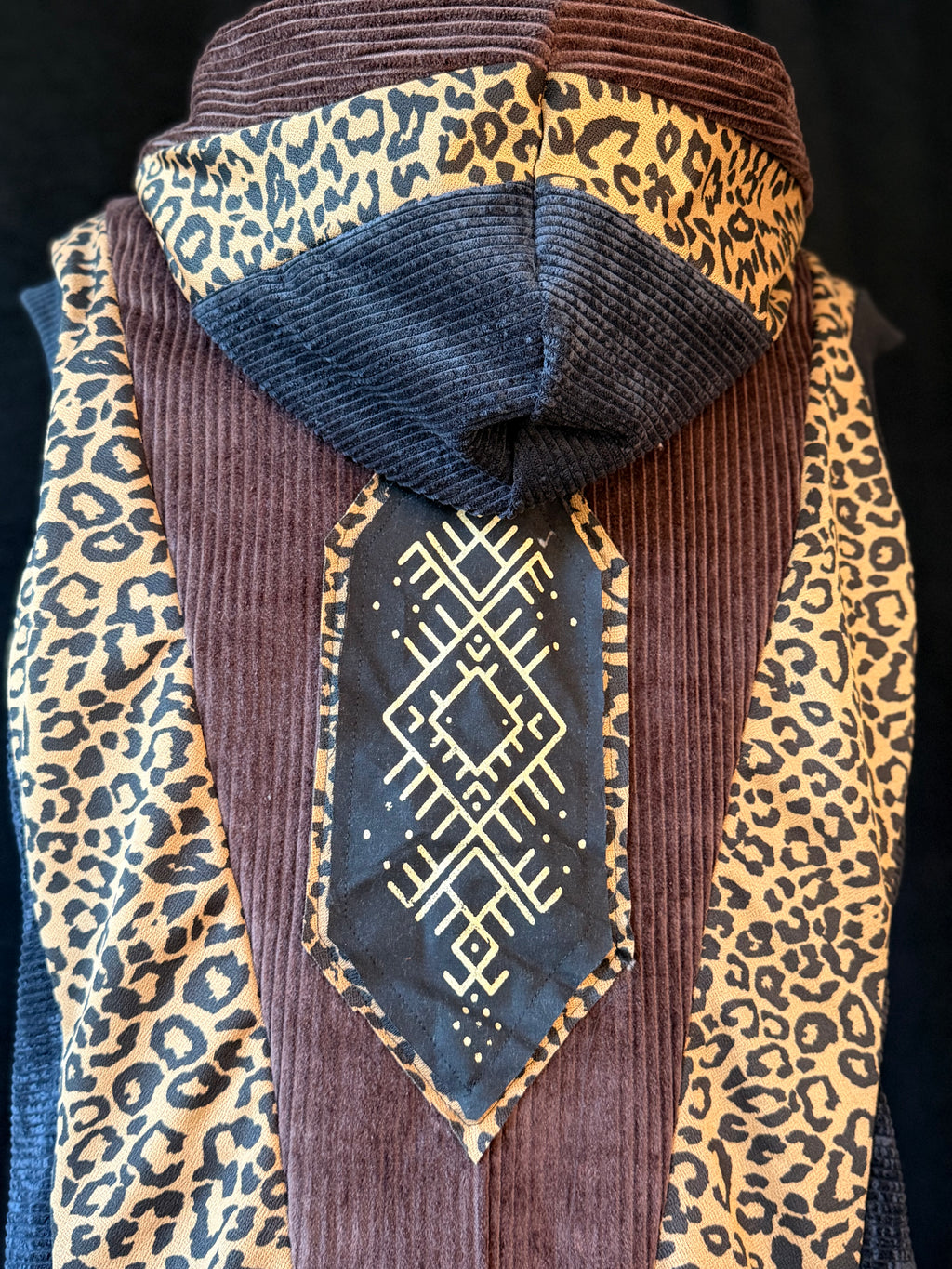 Cord Weste Braun Leo - Tribal Patch