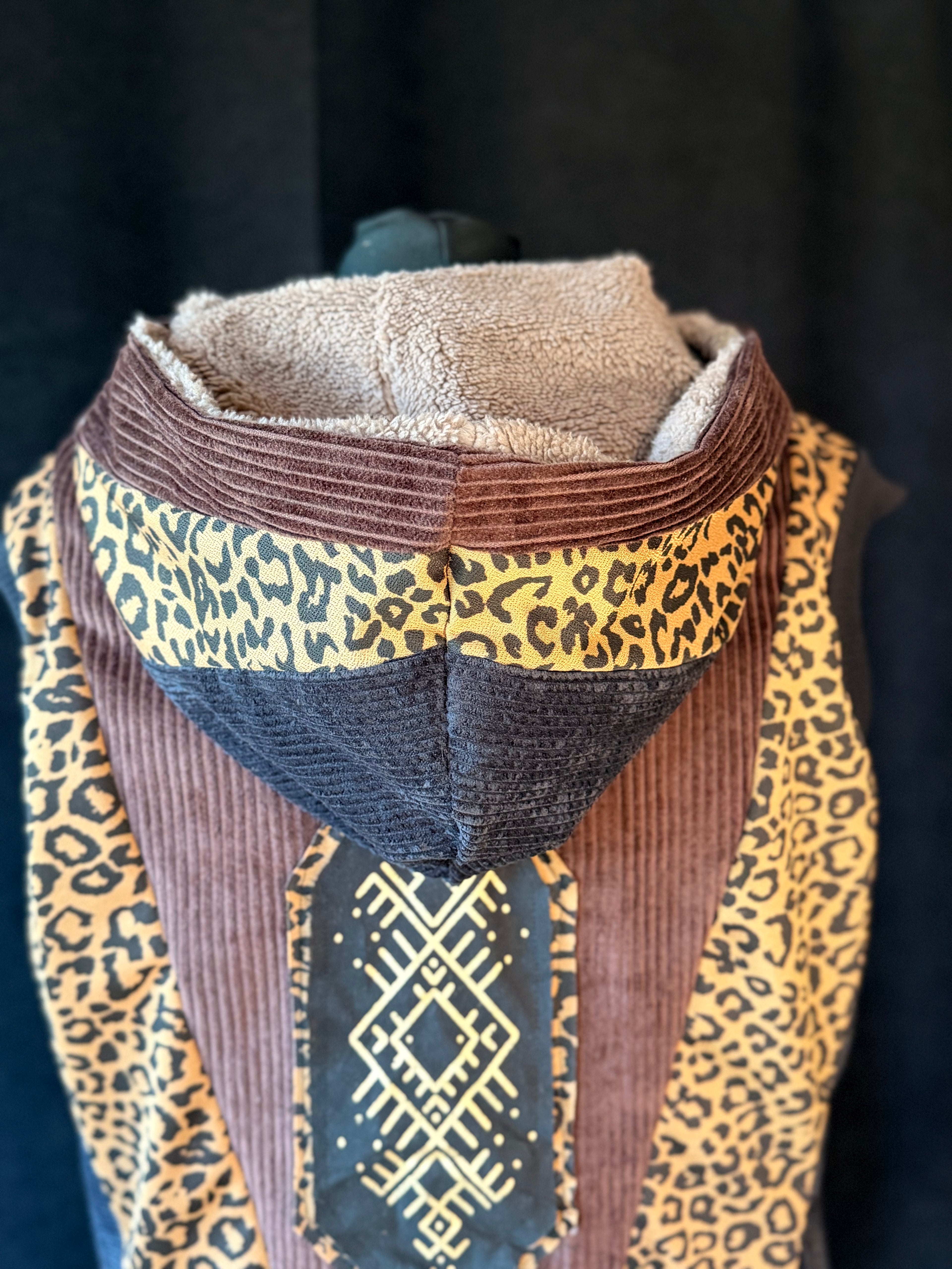 Cord Weste Braun Leo - Tribal Patch