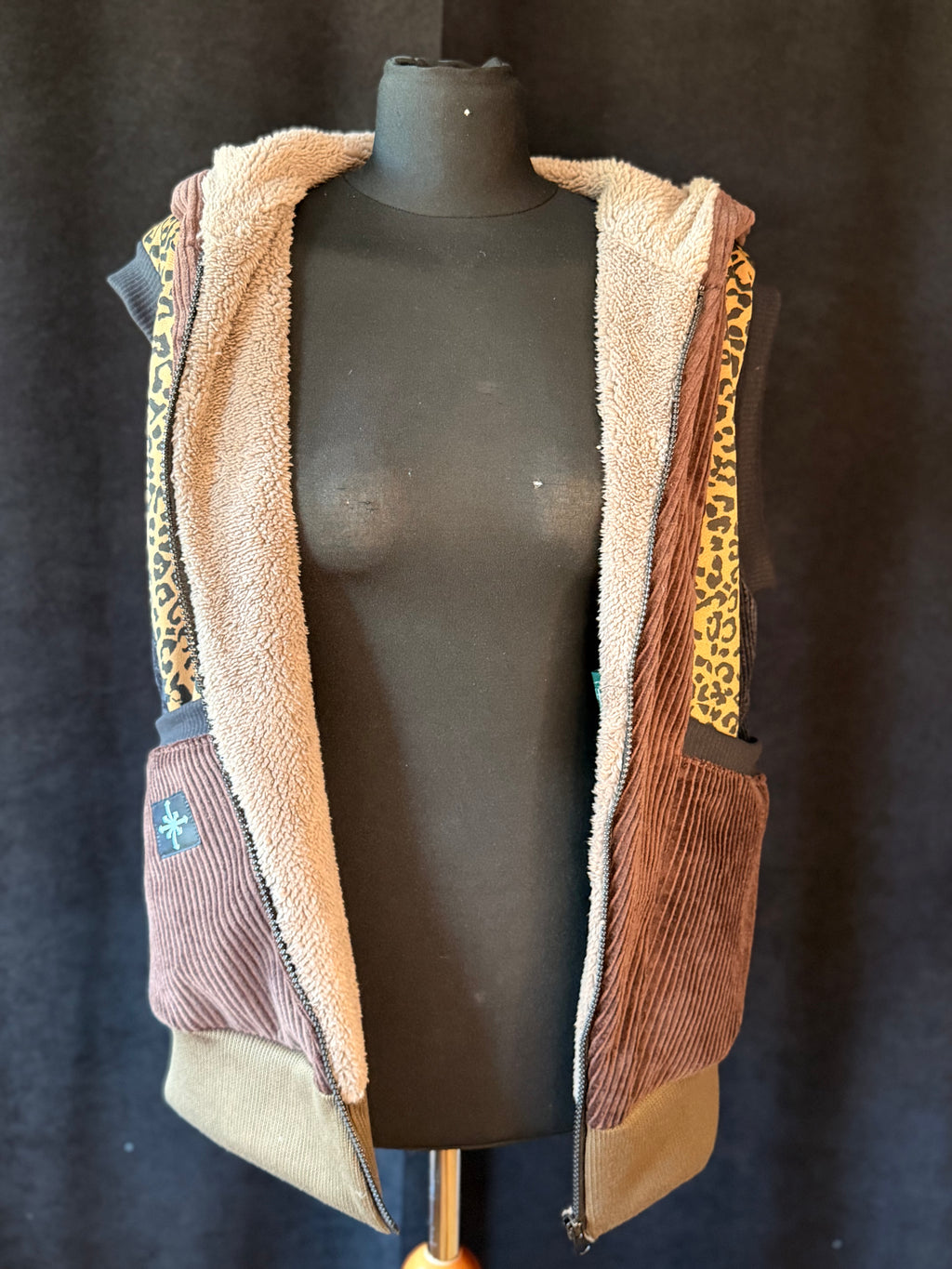 Cord Weste Braun Leo - Tribal Patch